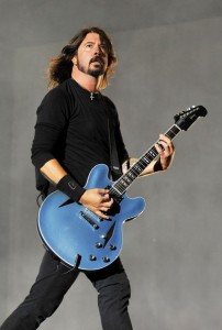 Dave-Grohl-and-FooFighters-at-Reading-Fest-dave-grohl-32004490-401-594